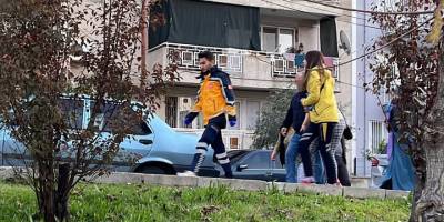 İzmir'de eşini bıçakla rehin alan şüpheli ikna edildi