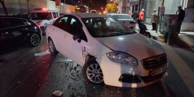Manisa'da otomobille motosikletin çarpışması sonucu 2 kişi yaralandı