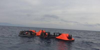 Türk Sahil Güvenliğini gören göçmenlerden alkışlarla Türkiye sevinci