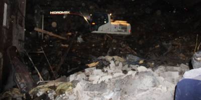 Yusufeli Dereiçi köyündeki yangında soğutma çalışmaları devam ediyor