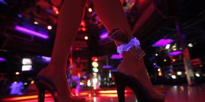 ABD'de striptiz kulübünden havalimanında mahsur kalan yolculara özel teklif