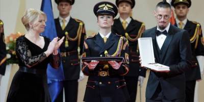 Trabzonspor'un oyuncusu Marek Hamsik'e ülkesinde devlet nişanı verildi