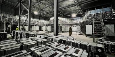 Kazakistan'da dünyanın en büyük kripto para madenlerinden birini görüntülendi