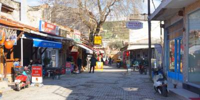 Foça'da esnaf yaz turizmine hazırlanıyor