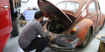 Hurdaya çıkmış klasik araçlara hayat veriyorlar
