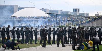 Brezilya'da, göstericilerin bastığı Kongre ve Devlet Başkanlığında kontrol sağlandı