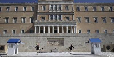 Yunanistan'ın son Kralı İkinci Konstantinos, resmi törenle defnedilmeyecek