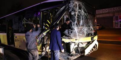 Ümraniye'de otomobil ile İETT otobüsünün karıştığı kazada 5 kişi yaralandı