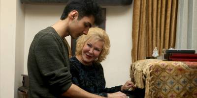 Piyano çalmasıyla ilgi odağı olan kurye Can İncir, Piyanist Gülsin Onay'dan ders aldı