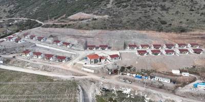 TOKİ, İzmir'de heyelandan etkilenen 34 ailenin evlerini tamamladı