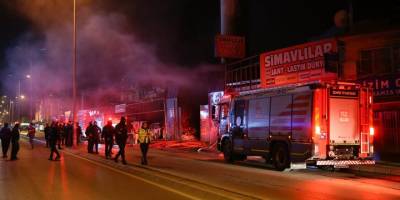 İzmir'de geri dönüşüm atölyesinde çıkan yangın söndürüldü