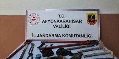 Afyonkarahisar'da tren yolunda demir keserken yakalanan 2 zanlı tutuklandı