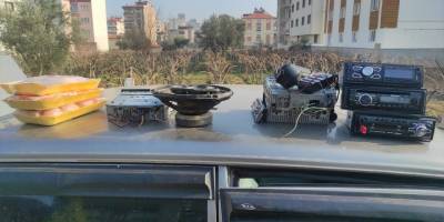 Manisa'da otomobillerden hırsızlık yapan 3 kişi tutuklandı