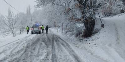 Manisa ve İzmir'in yüksek kesimlerine kar yağdı