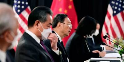 Biden döneminde ABD ve Çin'in üst düzey yetkilileri ilk kez bir araya geldi; toplantıda tansiyon sık sık yükseldi