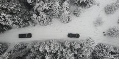 Bilecik'te vatandaşlar kar yağışı sonrası araçlarıyla yaylalara çıktı