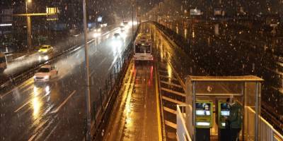 İstanbul'da kar yağışı etkili oluyor