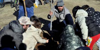 Doğaya karşı duyarlılık oluşturmak için Türkiye'yi köpeğiyle dolaşan kişi Fethiye'ye geldi