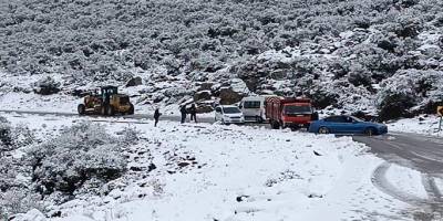 İzmir'de kar ve fırtınada mahsur kalan 5 kişi kurtarıldı