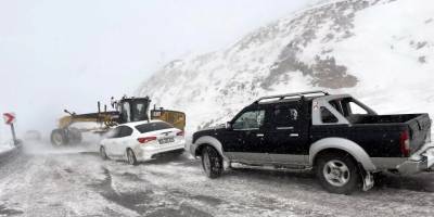 Ardahan-Şavşat kara yolu çığ nedeniyle ulaşıma kapandı