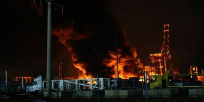 İskenderun Limanı'nda depremde devrilen konteynerlerde çıkan yangın devam ediyor