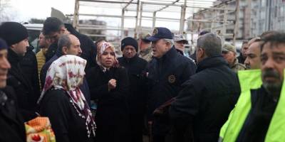 Milli Savunma Bakanı Akar: Depremden etkilenen bölgelerde arama kurtarma çalışmalarına 3 bin 500 personelimiz katılıyor
