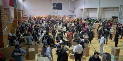 İzmir'de spor kulüpleri deprem bölgesi için yardım toplamayı sürdürüyor