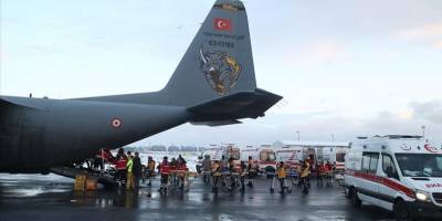 Depremde yaralanan 31 kişi TSK'nın kargo uçağıyla İstanbul'a getirildi