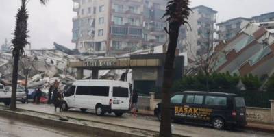 3 yıl önce ‘dünyanın en büyük makası' ile açılışı yapılmıştı: Site, koskoca bir enkaza dönüştü