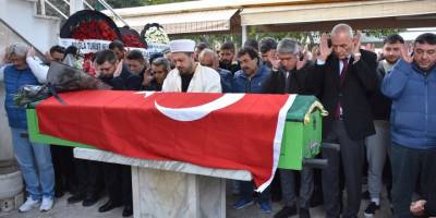 Depremde hayatını kaybeden genç rehber Marmaris'te toprağa verildi