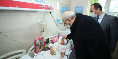 İzmir Valisi Köşger, kente getirilen yaralı depremzedeleri ziyaret etti