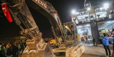 İzmir'den asrın felaketinin yaşandığı bölgeye yardım getiren gemi İskenderun'a ulaştı