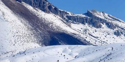 Depremler sonrası duman çıktığı ihbarı yapılan Göksun'daki dağ incelendi