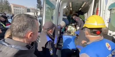 Hatay'da enkaz altında kalan bir kişi 155 saat sonra kurtarıldı