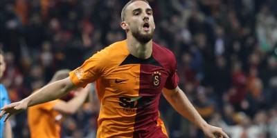 Galatasaray'da Berkan Kutlu ile Emre Taşdemir, depremzedeler için formalarını bağışladı