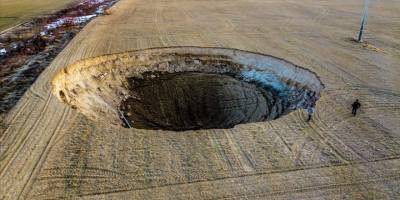 Konya'da 37 metre çapında, 12 metre derinliğinde obruk oluştu