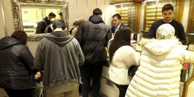 Deprem korkusu altını 'yastık altından' çıkardı: Bankalarda kasa kiralamak için boş yer yok