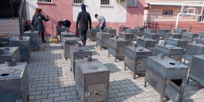 Manisa'daki meslek liseleri ile halk eğitim merkezleri depremzedeler için üretiyor