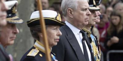 İngiltere Kralı Charles, babasının "Edinburgh Dükü" unvanını kardeşi Prens Edward'a verdi