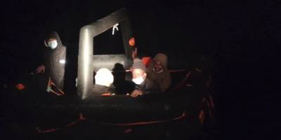 İzmir açıklarında 5 düzensiz göçmen kurtarıldı