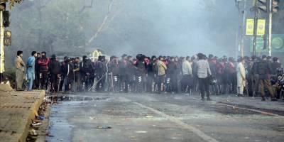 Pakistan'da İmran Han taraftarları ile polis arasındaki çatışmalar sürüyor