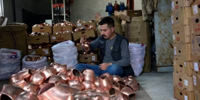 Manisalı çan ustası, çıraklıkla adım attığı zanaatıyla yurt dışına açıldı