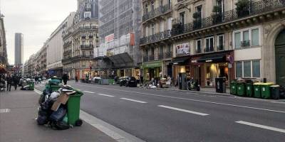 Paris sokaklarında çöp yığınları gündelik hayatın bir parçası haline geldi