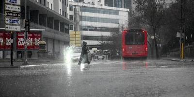 Başkentte kuvvetli sağanak etkili oldu, bazı bölgelerde su baskınları yaşandı