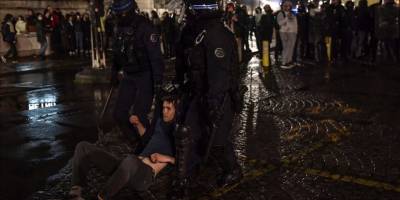 Paris'te emeklilik reformu karşıtı gösterilerde 71 kişi gözaltına alındı