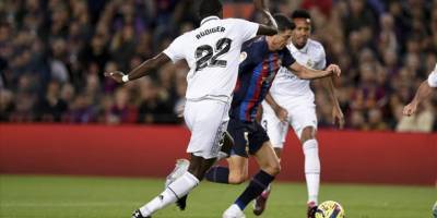 El Clasico'yu kazanan Barcelona şampiyonluğa daha yaklaştı