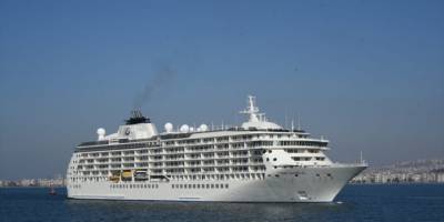 İzmir Limanı'na sezonun ilk kruvaziyeri geldi