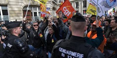 Fransa'da hükümete karşı sunulan gensoru önergesi reddedildi