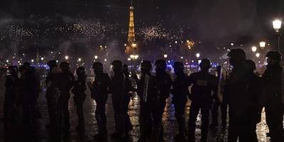 Fransa'da tartışmalı emeklilik reformu nihai olarak kabul edildi