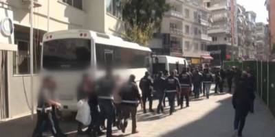 İzmir merkezli FETÖ operasyonunda 30 tutuklama